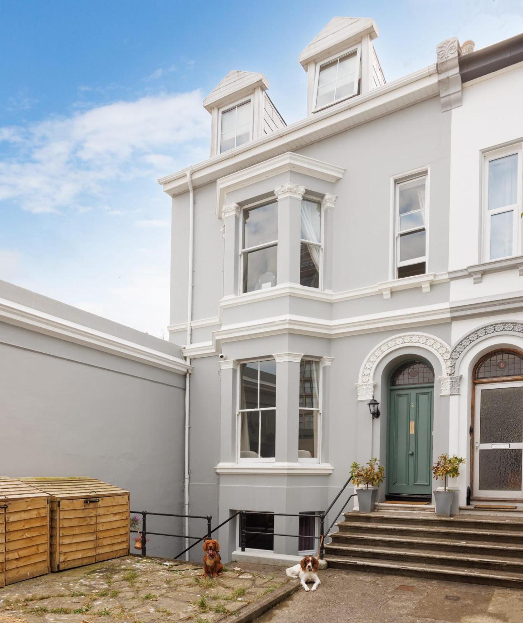 New Luxury For 2024 - Central Plymouth House - Sleeps 10 - Access To Plymouth Town - Close To The Barbican - Pets Welcome - Parking Available - By Luxe Living By Sophia Экстерьер фото