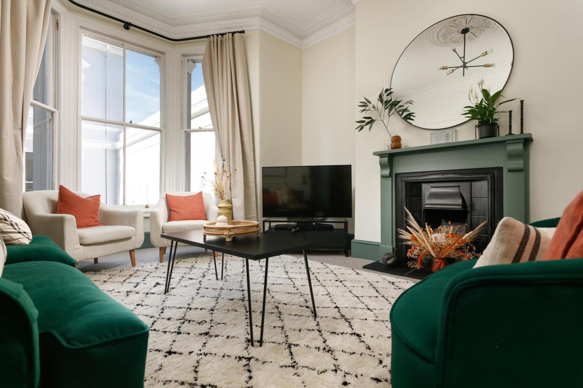 New Luxury For 2024 - Central Plymouth House - Sleeps 10 - Access To Plymouth Town - Close To The Barbican - Pets Welcome - Parking Available - By Luxe Living By Sophia Экстерьер фото