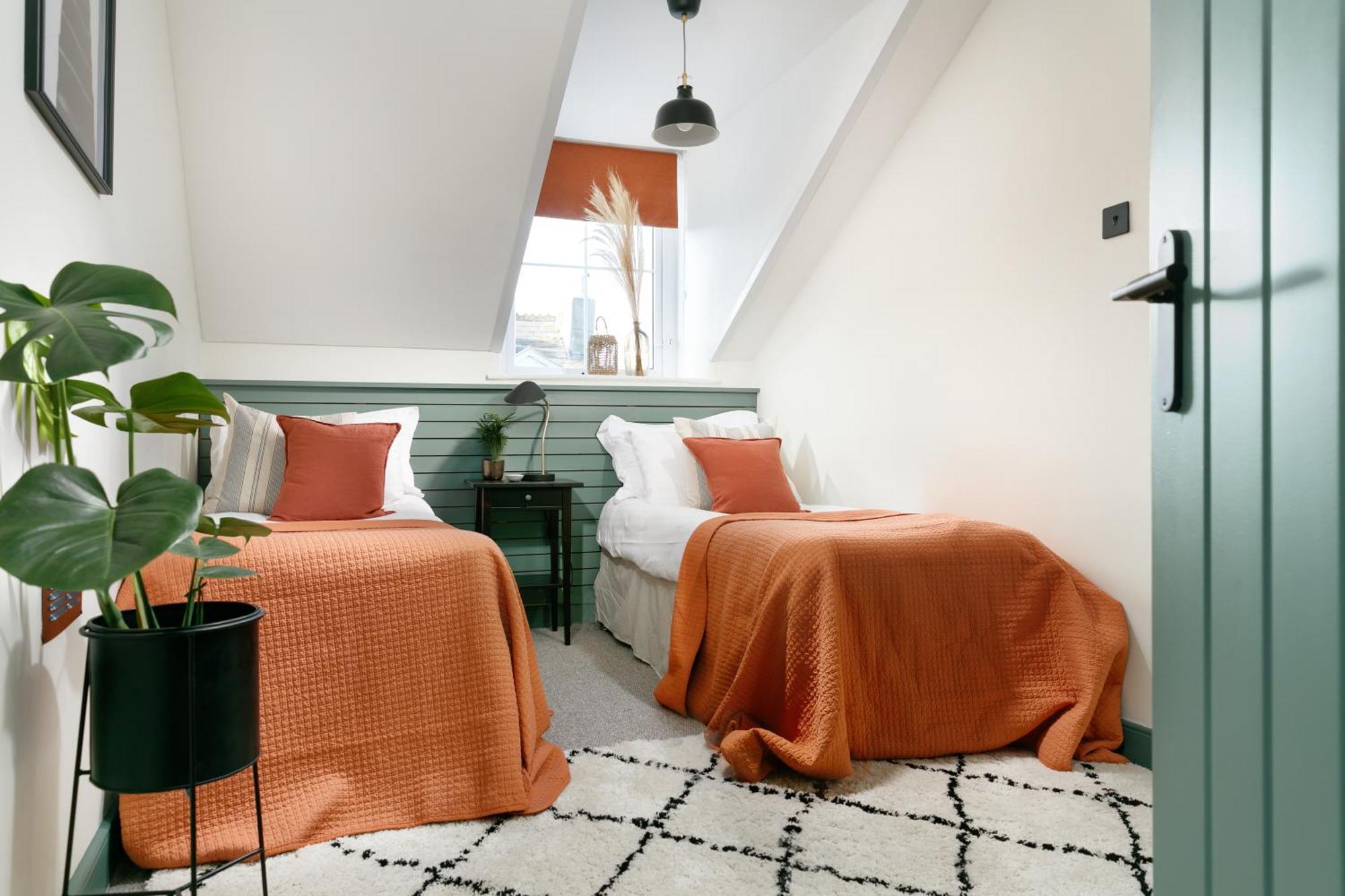 New Luxury For 2024 - Central Plymouth House - Sleeps 10 - Access To Plymouth Town - Close To The Barbican - Pets Welcome - Parking Available - By Luxe Living By Sophia Экстерьер фото