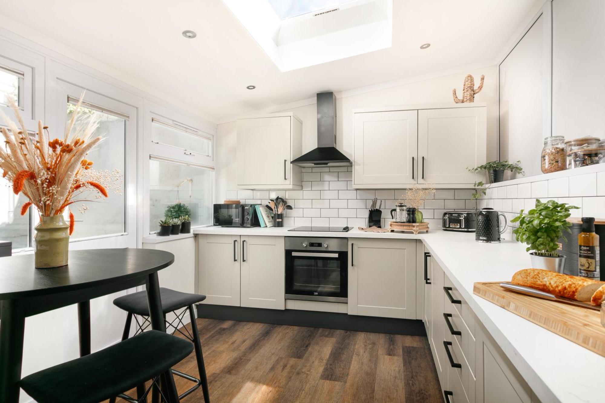 New Luxury For 2024 - Central Plymouth House - Sleeps 10 - Access To Plymouth Town - Close To The Barbican - Pets Welcome - Parking Available - By Luxe Living By Sophia Экстерьер фото